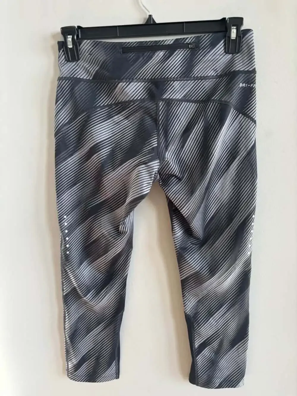 Nike Power Epic Run Crop Printed Running Leggings - Grey/Black - Size Medium